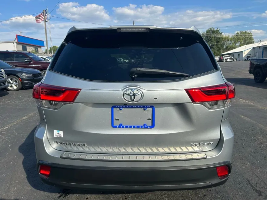 2019 Toyota Highlander XLE Sport photo 1