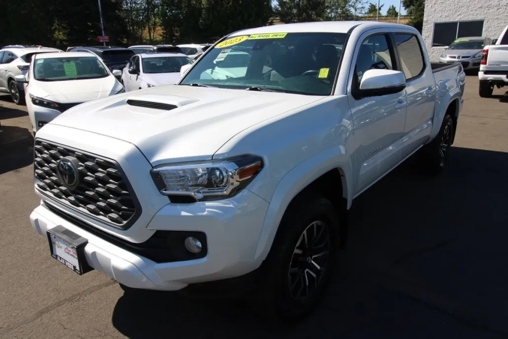 2023 Toyota Tacoma 4x4 SR photo 1