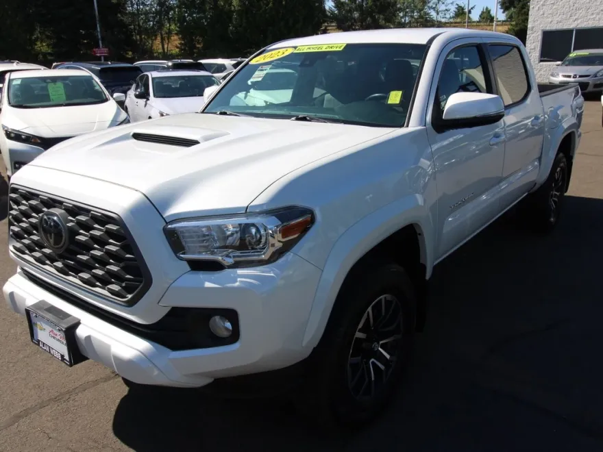 2023 Toyota Tacoma 4x4 SR photo 1
