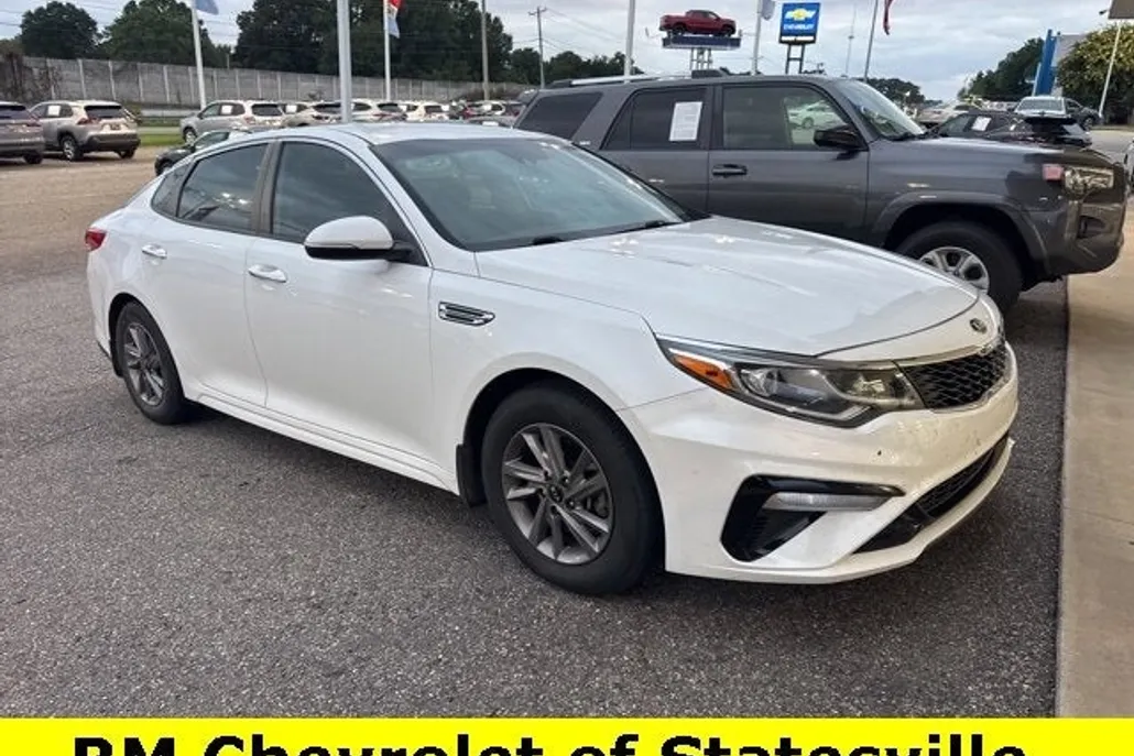 2020 Kia Optima LX photo 1