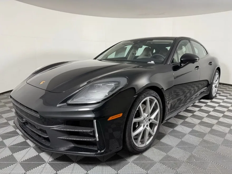 2025 Porsche Panamera 4 photo 1