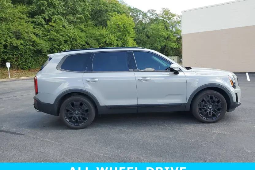 2022 Kia Telluride SX photo 1