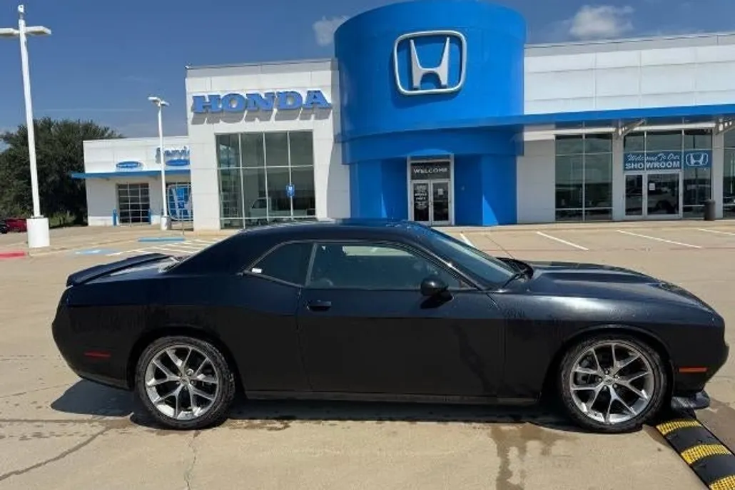 2022 Dodge Challenger GT photo 1