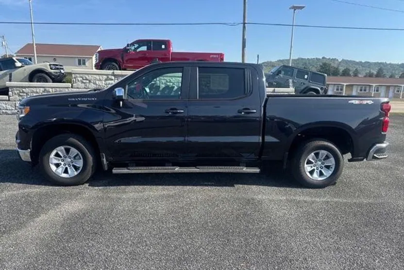 2023 Chevrolet Silverado 1500 LT photo 1