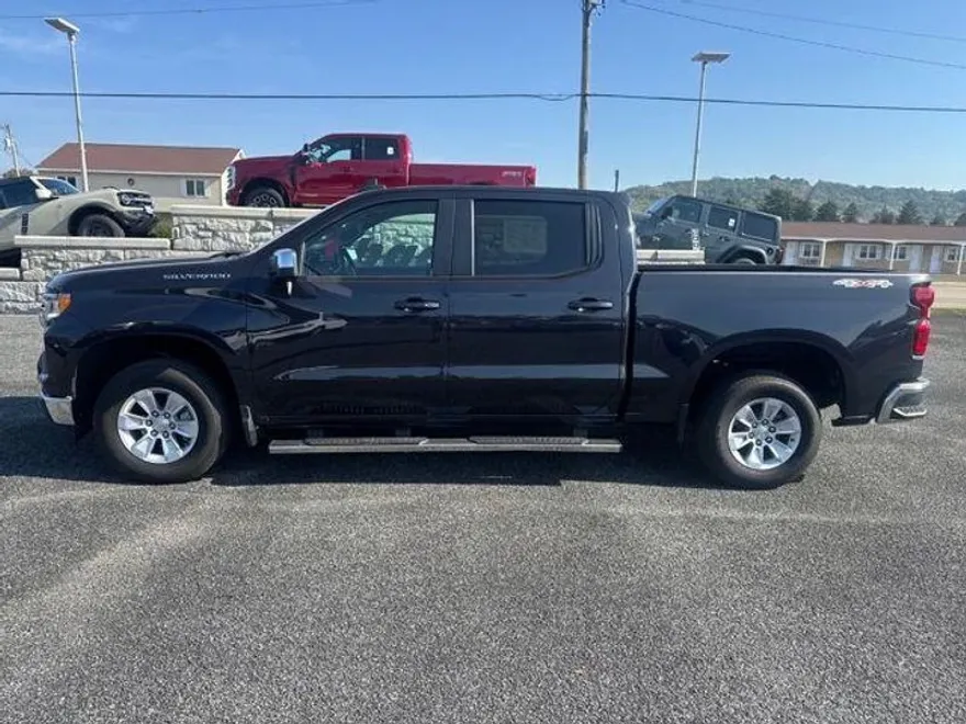 2023 Chevrolet Silverado 1500 LT photo 1