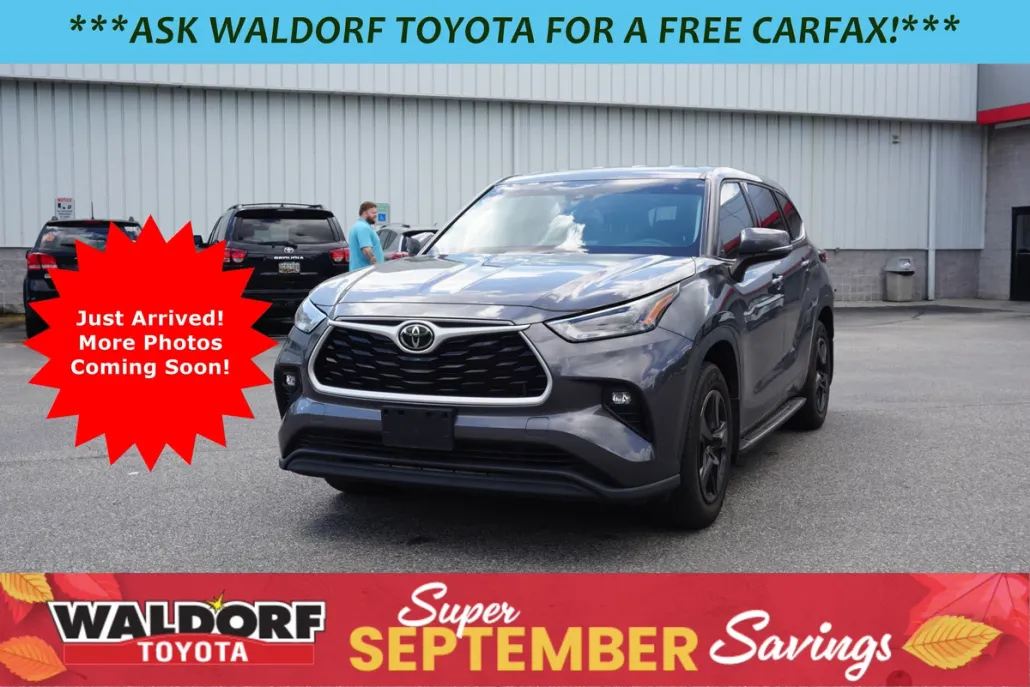 2022 Toyota Highlander LE photo 1
