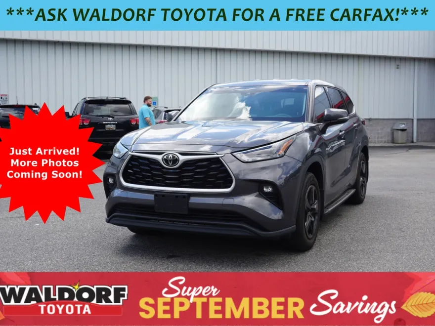 2022 Toyota Highlander LE photo 1