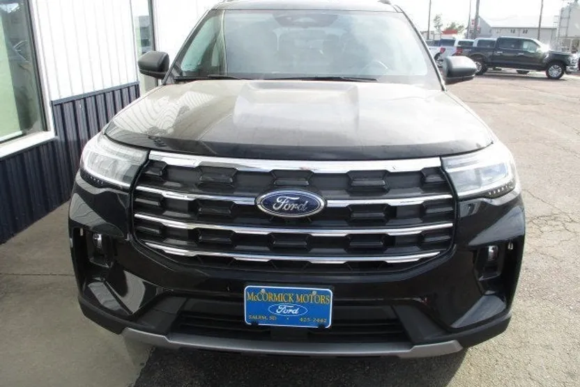 2025 Ford Explorer photo 1