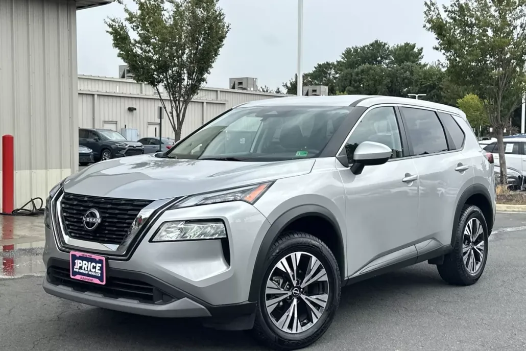 2023 Nissan Rogue SV photo 1