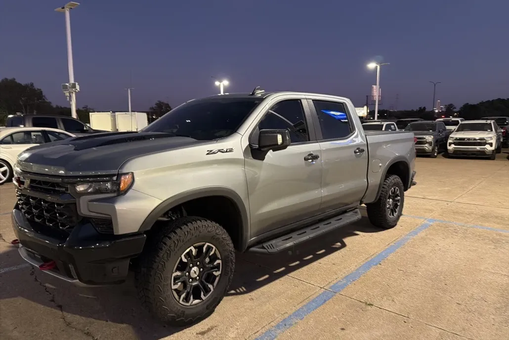 2024 Chevrolet Silverado 1500 ZR2 photo 1
