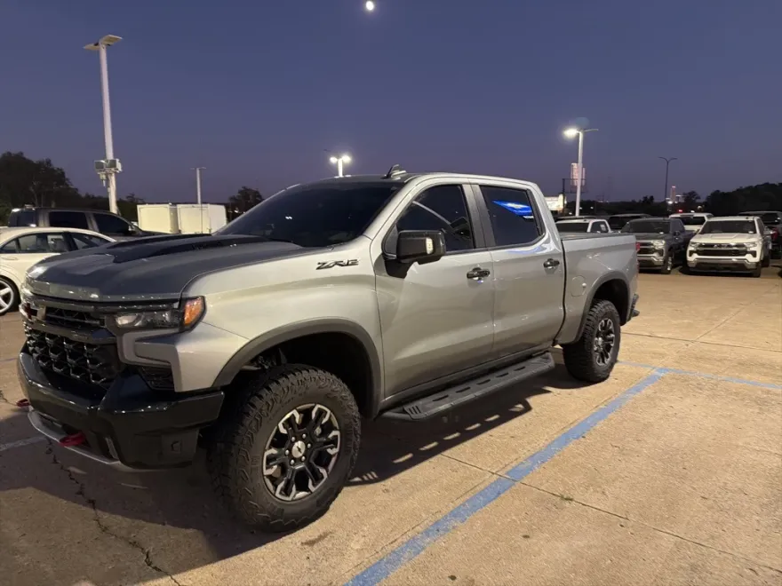 2024 Chevrolet Silverado 1500 ZR2 photo 1