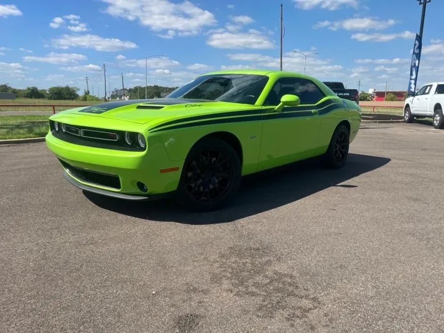 2015 Dodge Challenger R/T photo 1