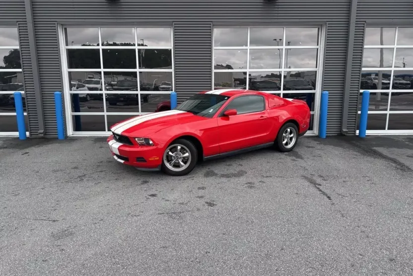 2011 Ford Mustang V6 photo 1