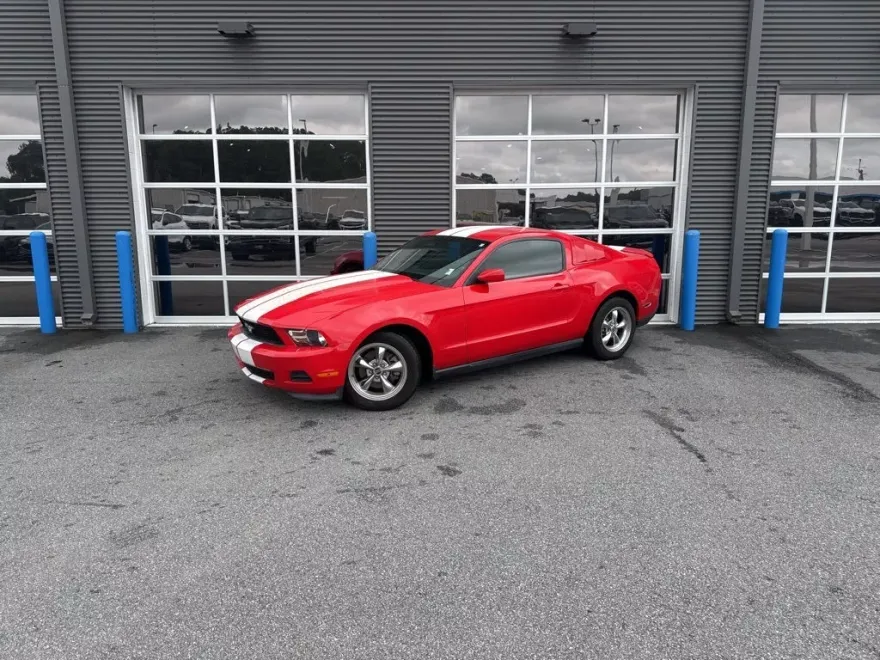 2011 Ford Mustang V6 photo 1