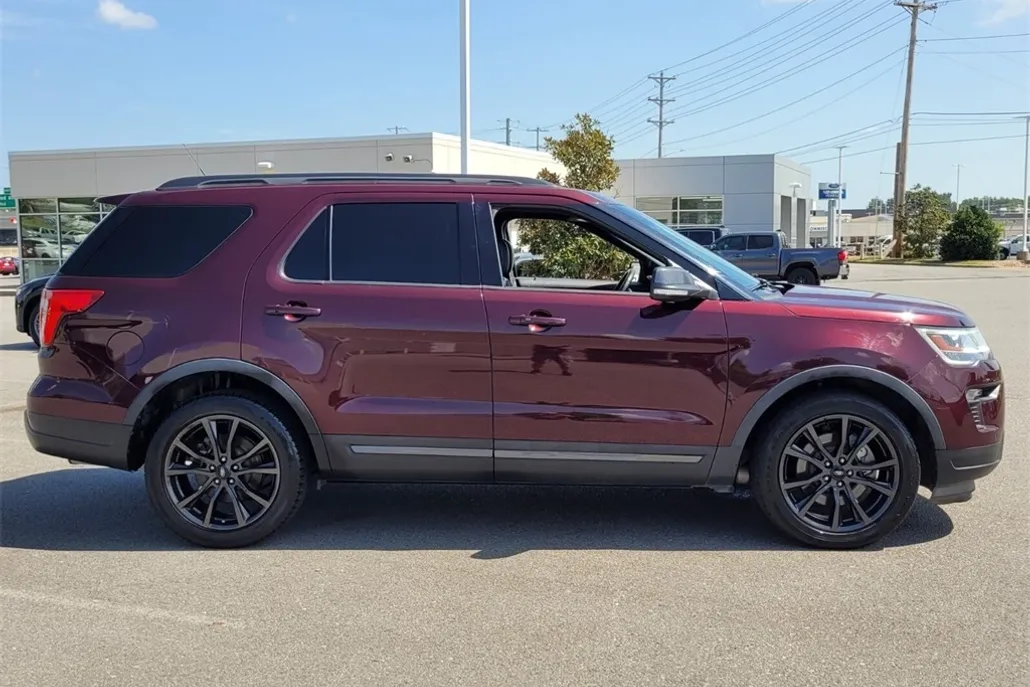 2018 Ford Explorer XLT photo 1