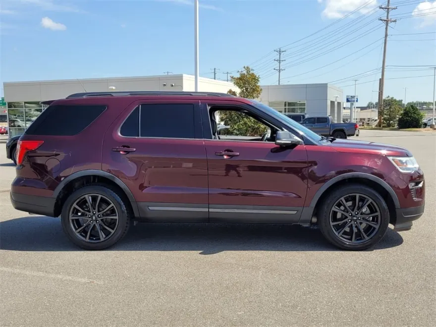 2018 Ford Explorer XLT photo 1