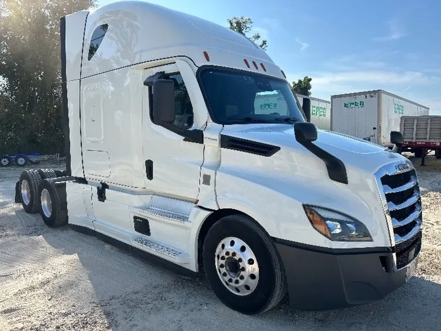 2021 Freightliner Cascadia 126" Sleeper Cab photo 1