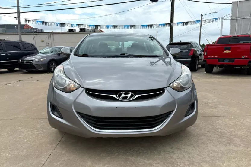 2011 Hyundai Elantra GLS photo 1