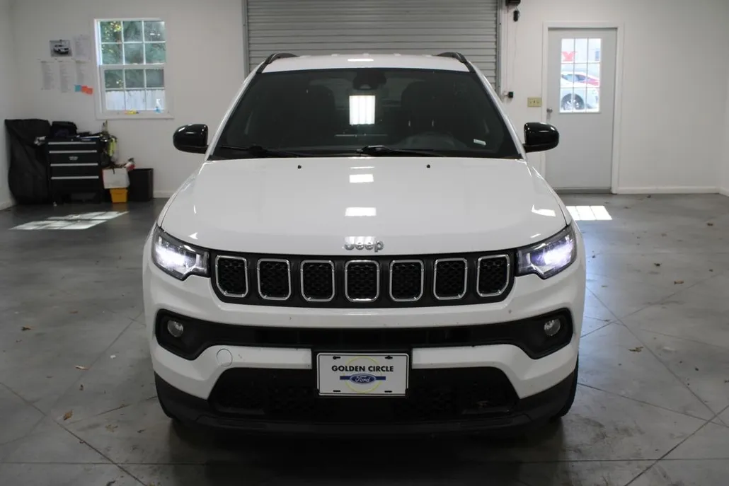 2024 Jeep Compass Latitude photo 1