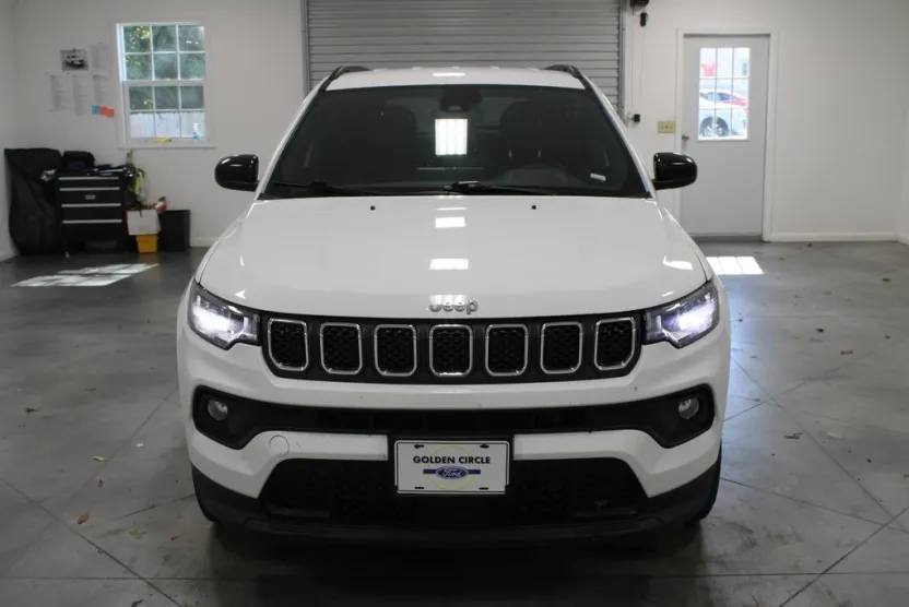 2024 Jeep Compass Latitude photo 1
