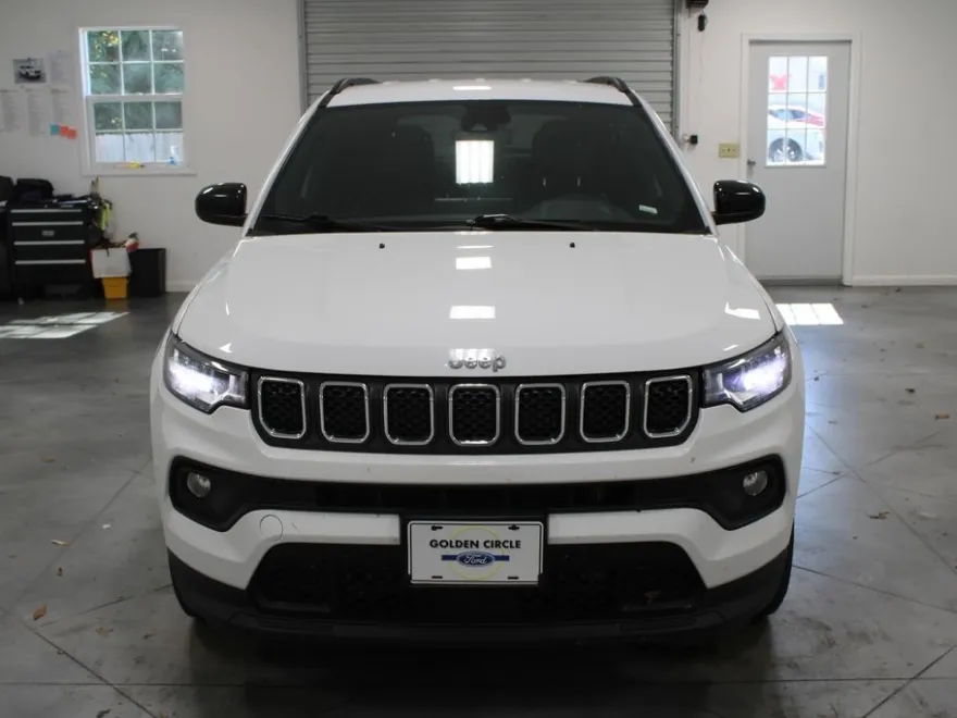 2024 Jeep Compass Latitude photo 1