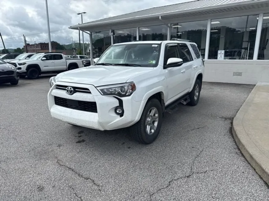2024 Toyota 4Runner SR5 Premium photo 1