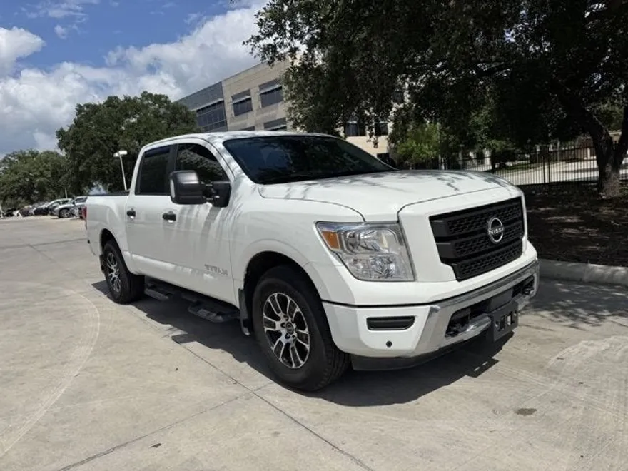 2024 Nissan Titan SV photo 1