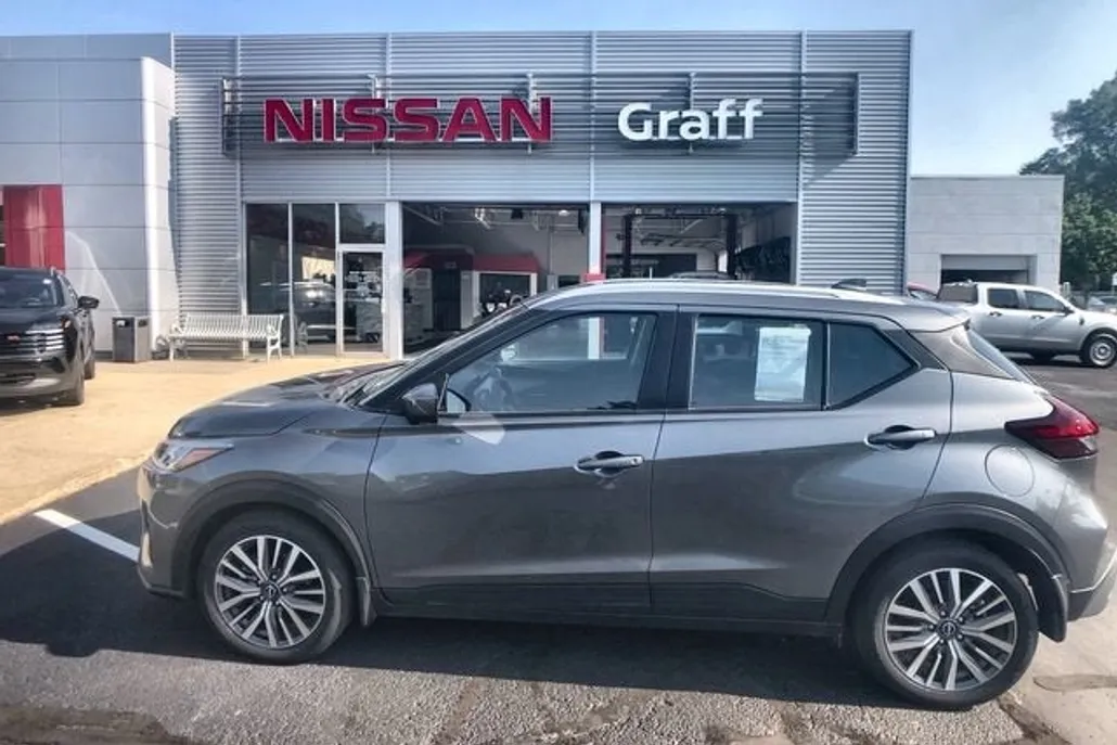 2022 Nissan Kicks SV photo 1