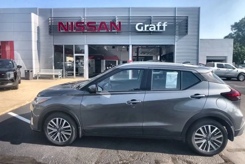 2022 Nissan Kicks SV photo 1