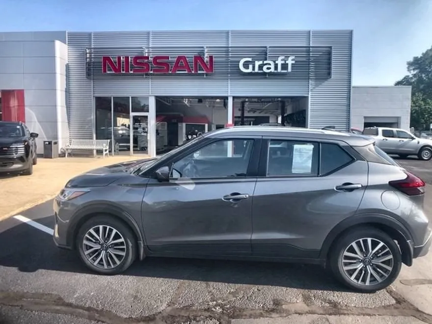 2022 Nissan Kicks SV photo 1