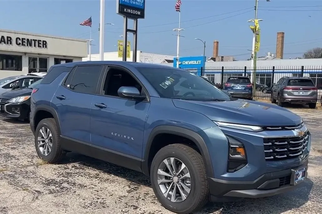 2026 Chevrolet Equinox LT photo 1