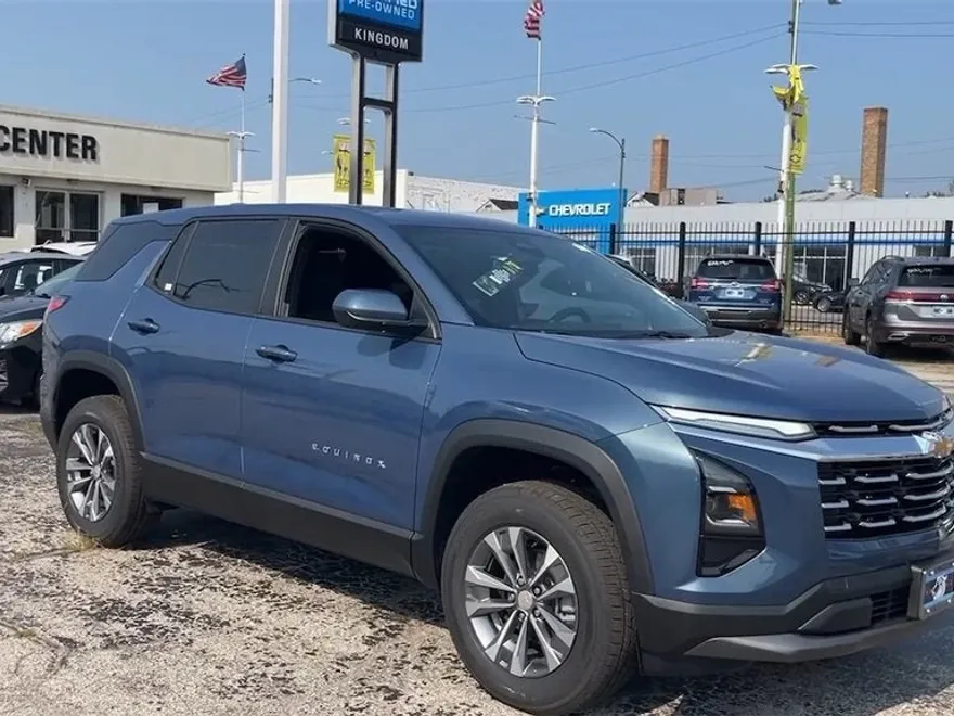 2026 Chevrolet Equinox LT photo 1