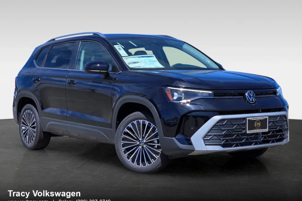 2025 Volkswagen Taos SE photo 1