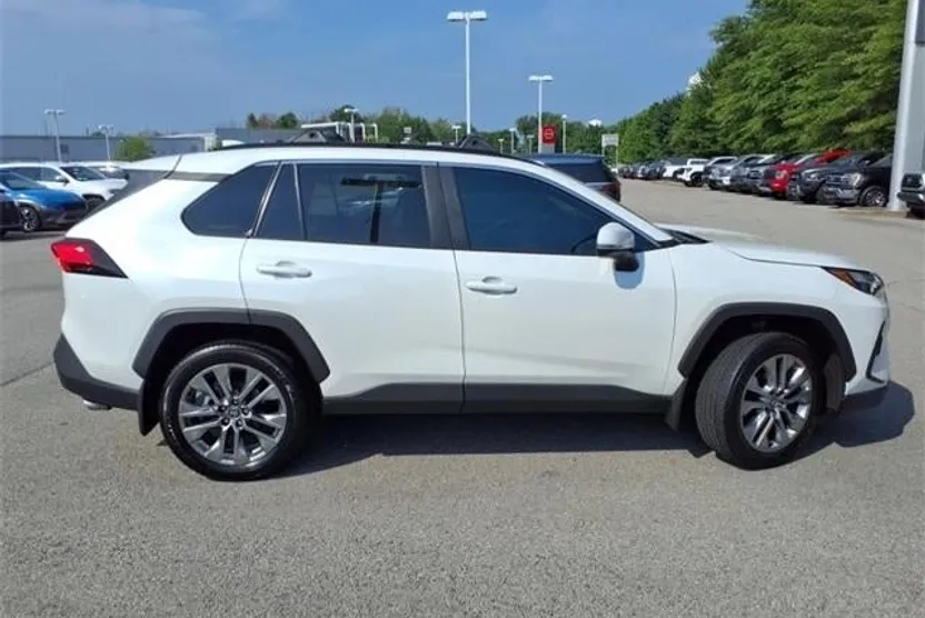 2024 Toyota RAV4 XLE Premium photo 1