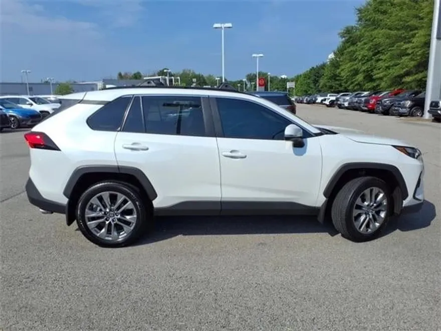 2024 Toyota RAV4 XLE Premium photo 1