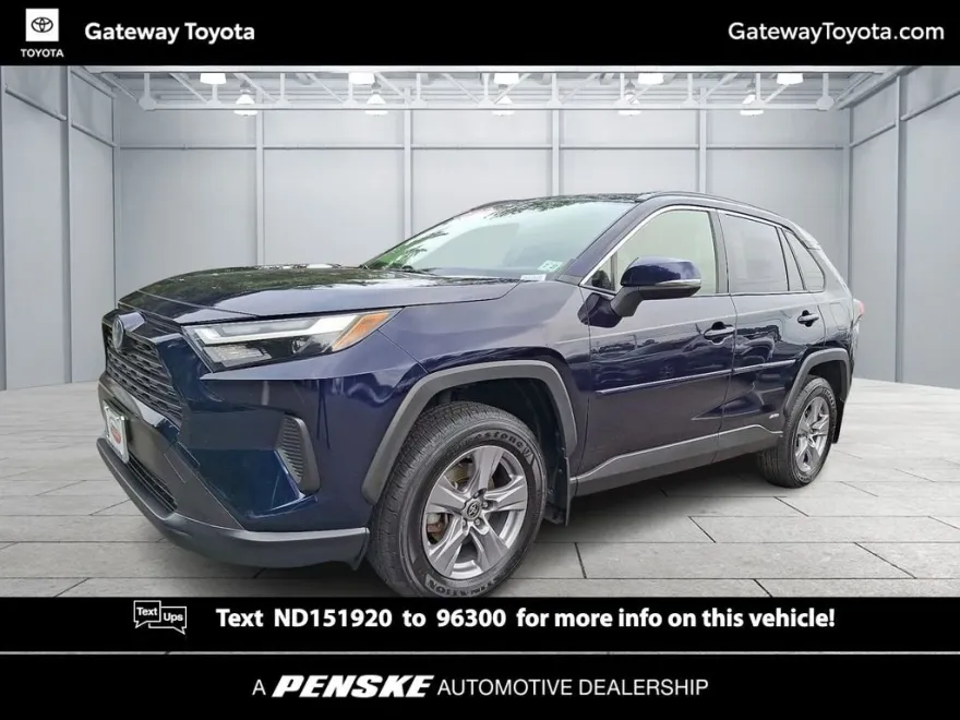 2022 Toyota RAV4 Hybrid XLE photo 1