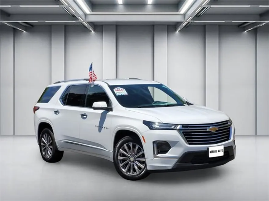 2023 Chevrolet Traverse Premier photo 1