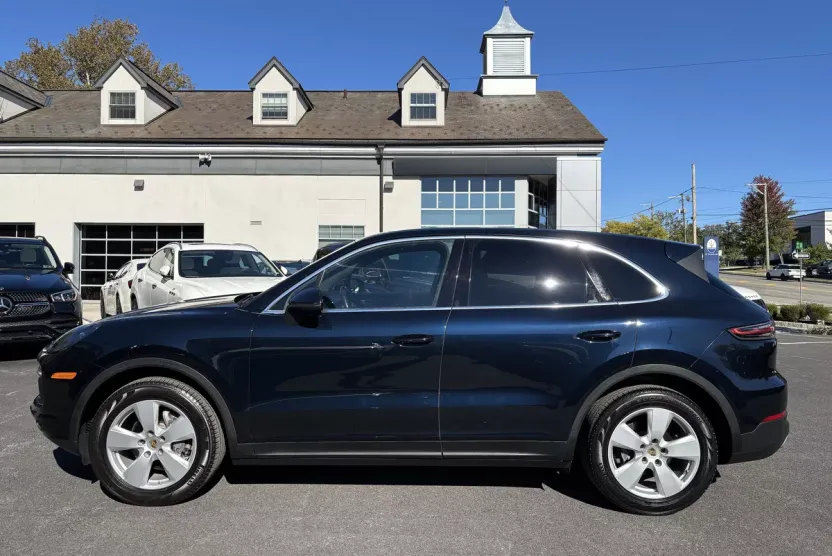 2019 Porsche Cayenne Base photo 1