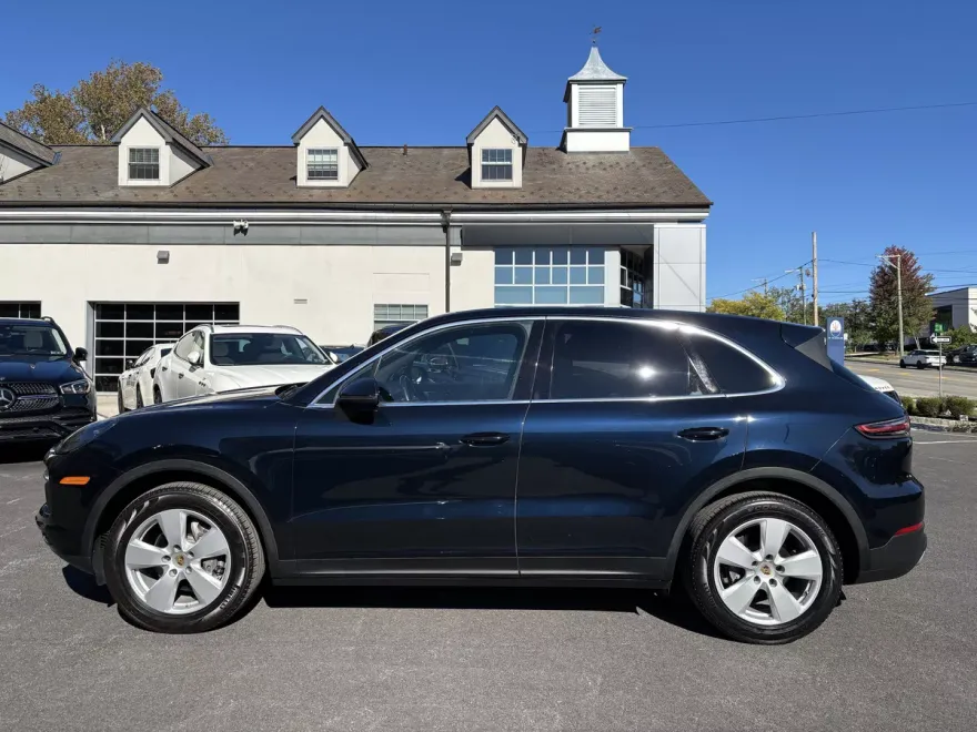 2019 Porsche Cayenne Base photo 1
