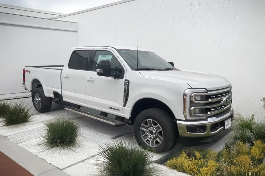 2025 Ford F-350 photo 1