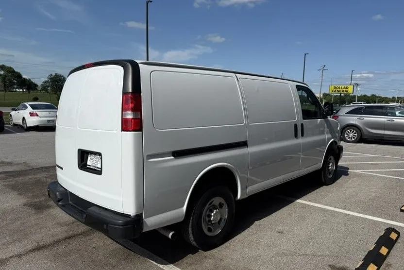 2022 Chevrolet Express 2500 Cargo Van photo 1