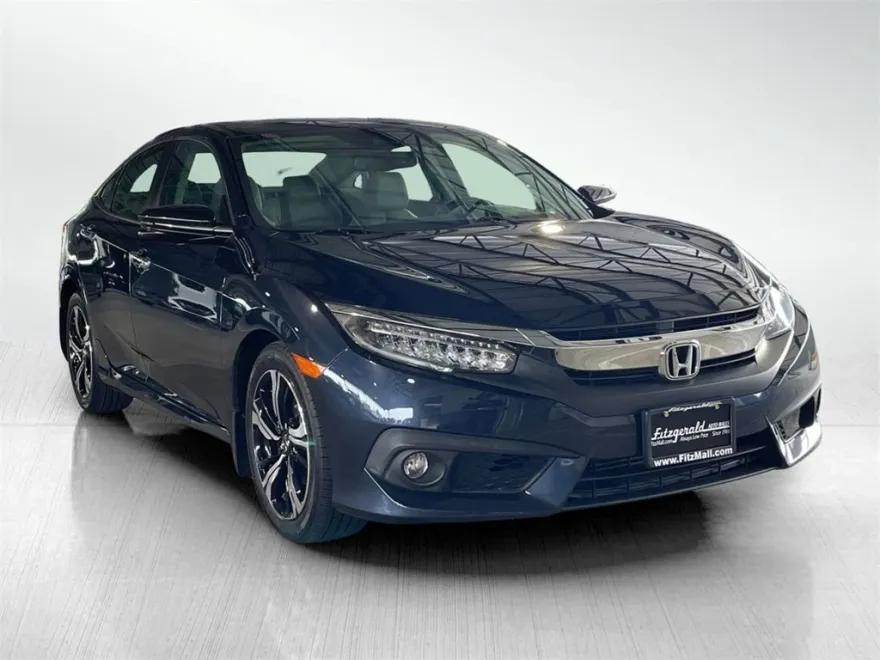 2017 Honda Civic Touring photo 1