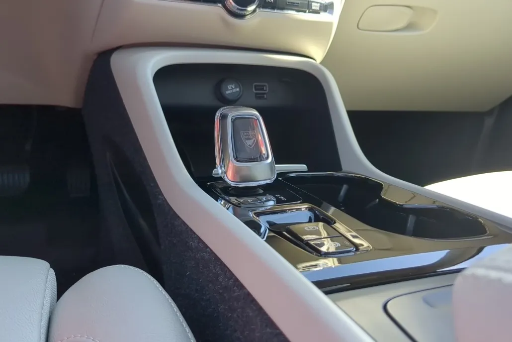 2022 Volvo XC40 T5 Inscription AWD photo 1