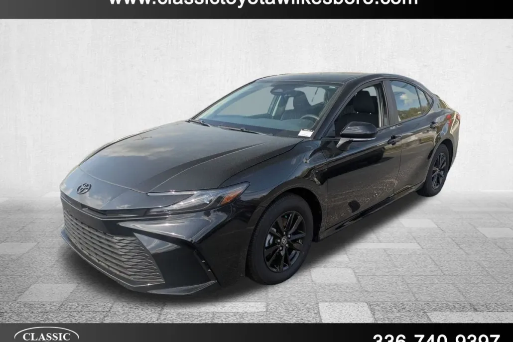 2025 Toyota Camry LE photo 1