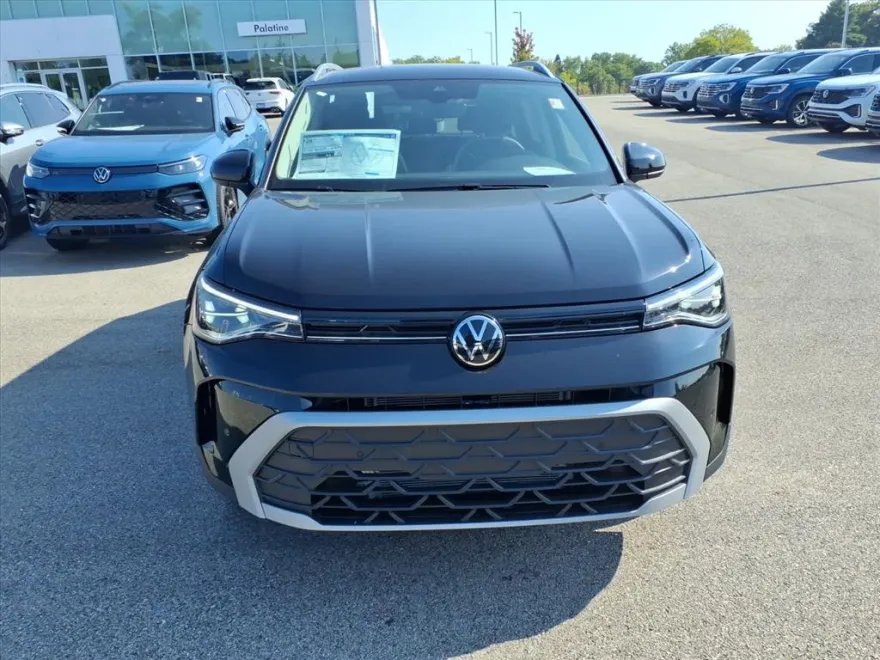 2025 Volkswagen Taos SE photo 1