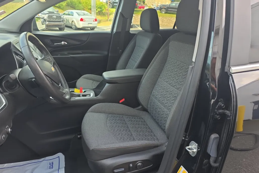 2022 Chevrolet Equinox LT photo 1