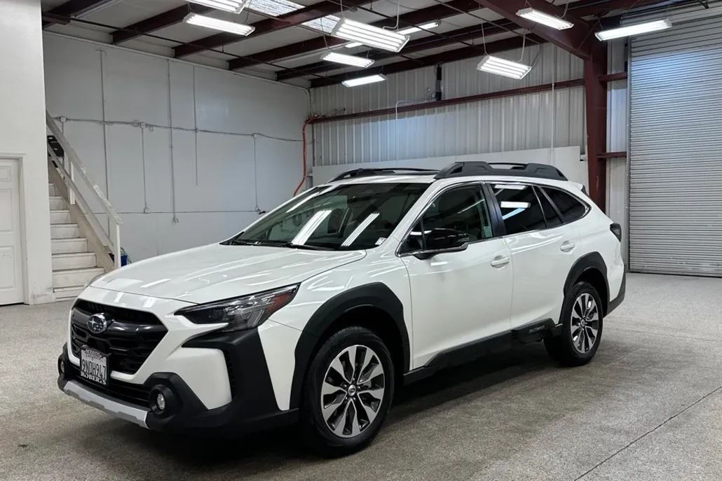2024 Subaru Outback Limited photo 1