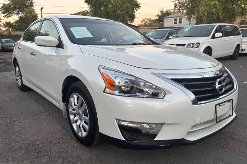 2014 Nissan Altima 2.5 S photo 1