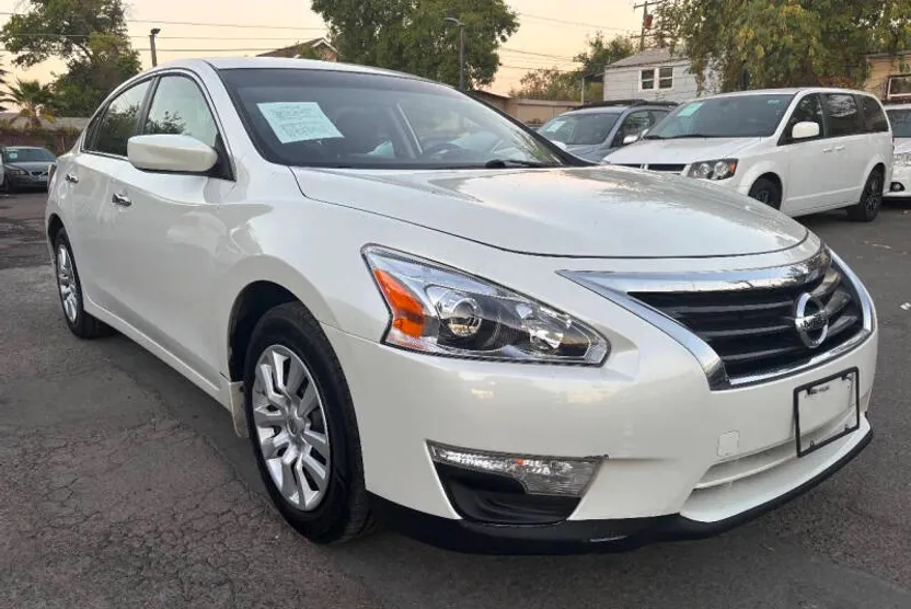 2014 Nissan Altima 2.5 S photo 1