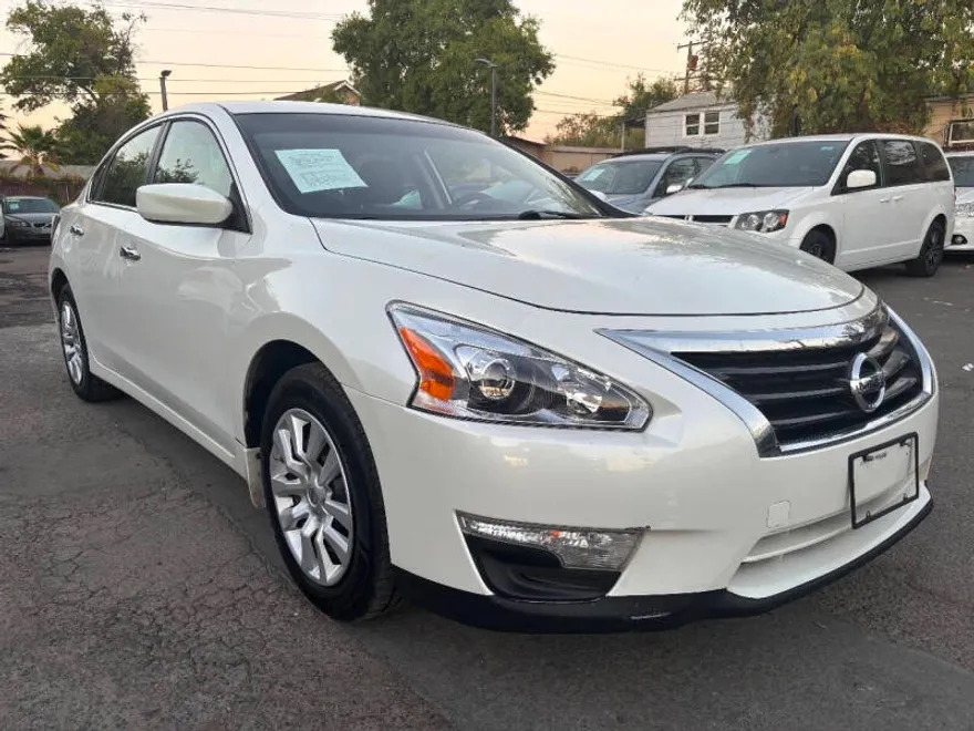 2014 Nissan Altima 2.5 S photo 1
